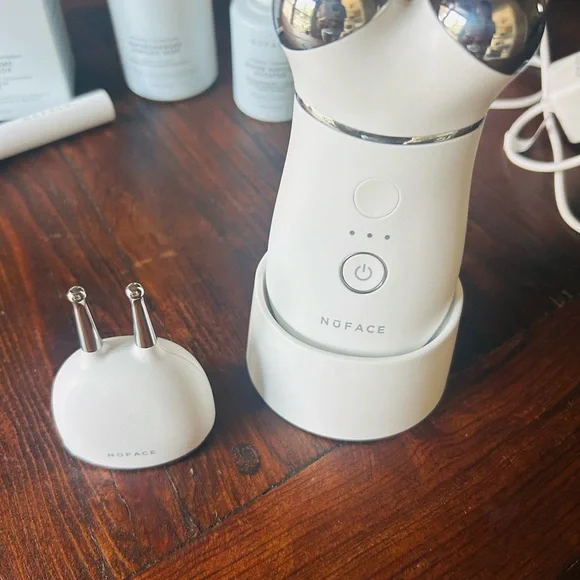 NuFace Skincare Trinity + w/ Effective Lip & Eye Attachment + Full Size Extras - Picture 3 of 8